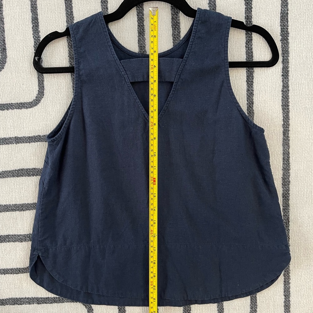 Linen blend petite loft navy tank top with key hole back - Picture 7 of 8